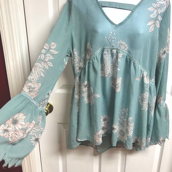 Papermoon BOHO floral blouse Bell sleeve, flowy fit, sheer. - Picture 2 of 2